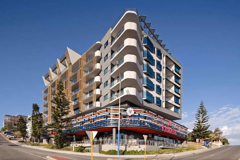 Ramada VetroBlu Scarborough Beach - Local Tourism 1