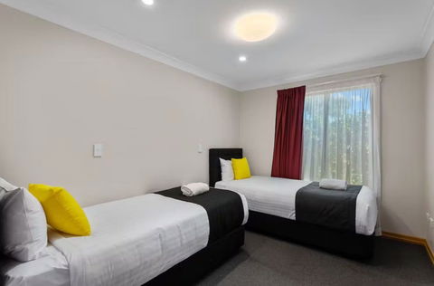 Eastgate On The Range Motel - Bed n Breakfasts 1