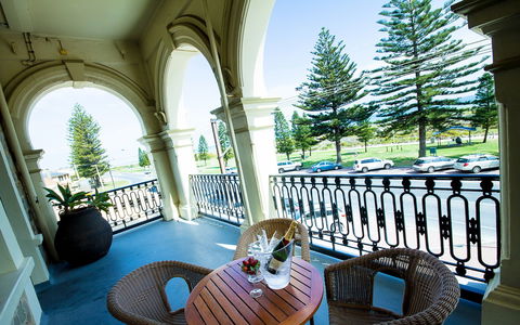 Largs Pier Hotel - Accommodation Australia 2