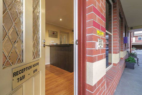 Lake Inn Ballarat - Accommodation Australia 2