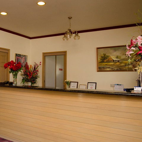 Pines Country Club Motor Inn - Local Tourism 1