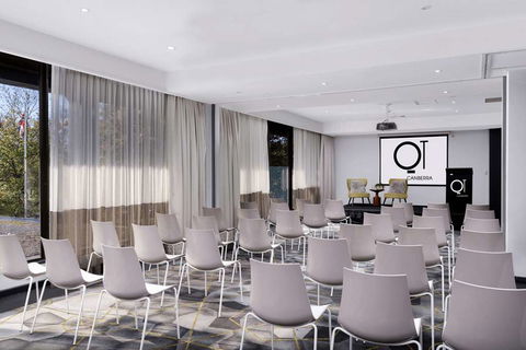 QT Canberra - Bed n Breakfasts 9
