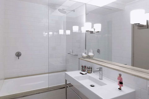 QT Canberra - Bed n Breakfasts 17