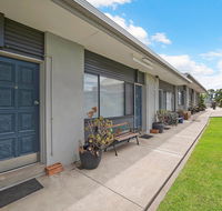 Hamilton Lakeside Motel - Bed n Breakfasts