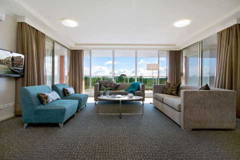 Pacific Suites Canberra - Local Tourism 1