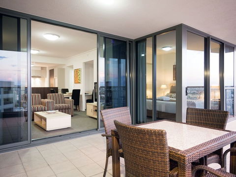 Oaks Aurora - Local Tourism 2