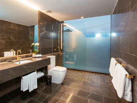 Eatons Hill Hotel - Accommodation Australia 2