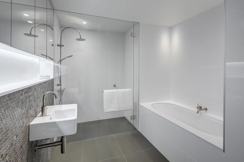 Vibe Hotel Canberra - Australia Shopping 32