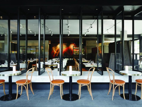 Brassey Hotel - Managed By Doma Hotels - Accommodation Australia 24
