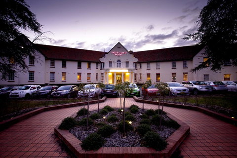 Mercure Canberra - Accommodation Australia 23