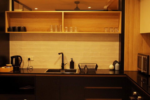 Stylish, Modern, Cute As A Button - Braddon CBD - Accommodation Australia 9