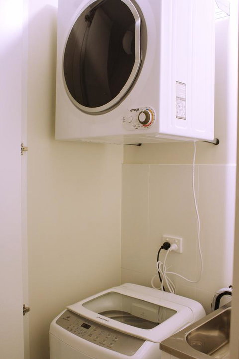 Stylish, Modern, Cute As A Button - Braddon CBD - Accommodation Australia 7