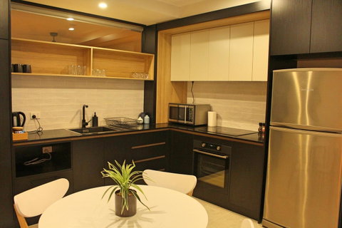 Stylish, Modern, Cute As A Button - Braddon CBD - Accommodation Australia 0