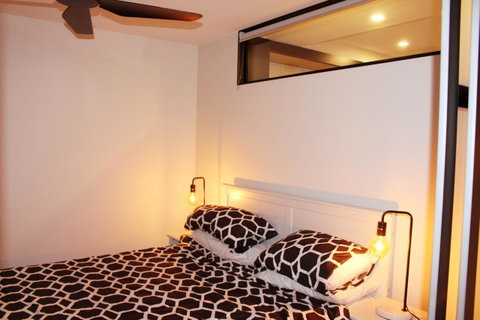 Stylish, Modern, Cute As A Button - Braddon CBD - Accommodation Australia 11