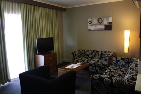 Quality Hotel Dickson - Accommodation Australia 21