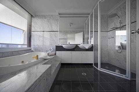 BreakFree Capital Tower Apartments - Australia Shopping 36