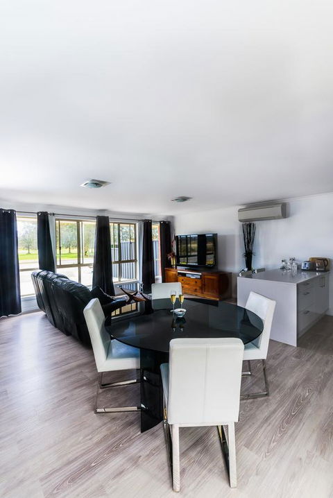 Lure Bed And Breakfast - Accommodation Australia 1