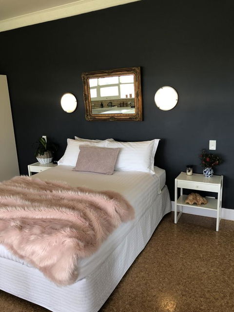 The Lake House Retreat - Local Tourism 3