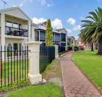 Port Adelaide Harbourside House - Australia Shopping