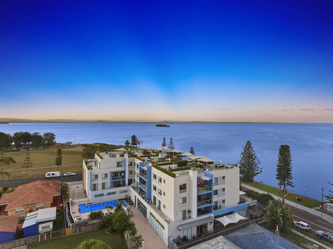 Lakeside Waterfront Apartment The Entrance - Australia Shopping 16