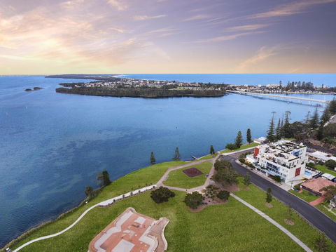 Lakeside Waterfront Apartment The Entrance - Australia Shopping 18