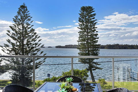 Lakeside Waterfront Apartment The Entrance - Australia Shopping 29