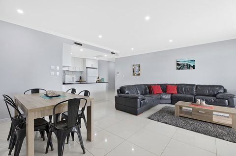 Lakeside Waterfront Apartment The Entrance - Australia Shopping 5