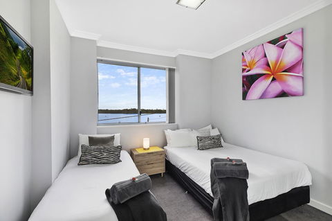 Lakeside Waterfront Apartment The Entrance - Australia Shopping 10