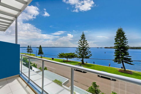 Lakeside Waterfront Apartment The Entrance - Australia Shopping 33