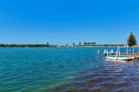 Lakeside Waterfront Apartment The Entrance - Australia Shopping 35