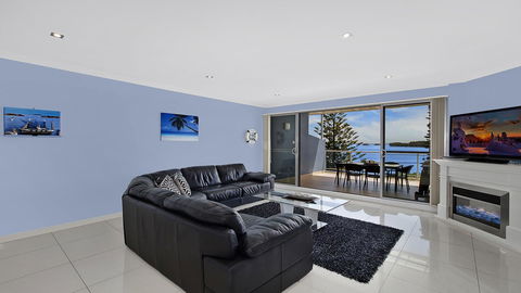 Lakeside Waterfront Apartment The Entrance - Australia Shopping 6