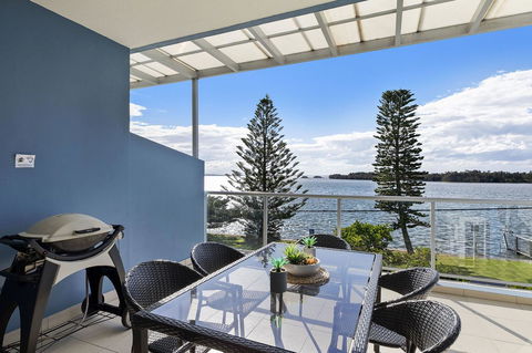 Lakeside Waterfront Apartment The Entrance - Australia Shopping 30