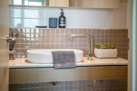 Port Adelaide Executive Waterfront Apartment - Accommodation Australia 5