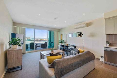 Port Adelaide Executive Waterfront Apartment - Accommodation Australia 1