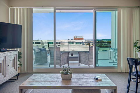 Port Adelaide Executive Waterfront Apartment - Accommodation Australia 22