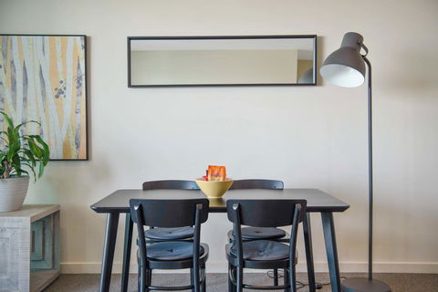 Port Adelaide Executive Waterfront Apartment - Accommodation Australia 11