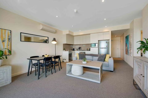 Port Adelaide Executive Waterfront Apartment - Accommodation Australia 10