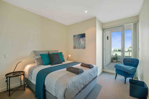 Port Adelaide Executive Waterfront Apartment - Accommodation Australia 2