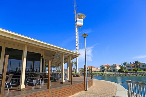 Marina Hotel - Accommodation Australia 36
