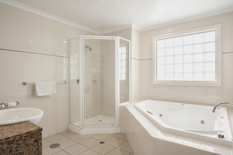 Marina Hotel - Accommodation Australia 2
