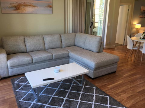 Beachside Luxury Apartments One & Two Bedroom In Beachfront Oaks Pier Building - Bed n Breakfasts 20