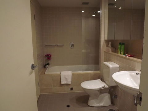 Beachside Luxury Apartments One & Two Bedroom In Beachfront Oaks Pier Building - Bed n Breakfasts 1