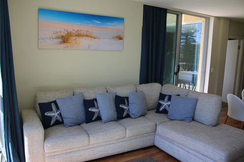 Beachside Luxury Apartments One & Two Bedroom In Beachfront Oaks Pier Building - Bed n Breakfasts 14