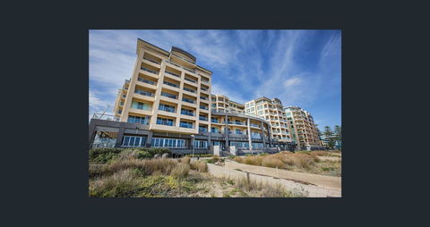 Beachside Luxury Apartments One & Two Bedroom In Beachfront Oaks Pier Building - Bed n Breakfasts 2