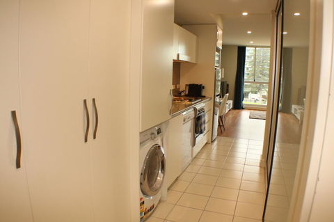 Beachside Luxury Apartments One & Two Bedroom In Beachfront Oaks Pier Building - Bed n Breakfasts 7