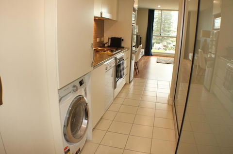 Beachside Luxury Apartments One & Two Bedroom In Beachfront Oaks Pier Building - Bed n Breakfasts 6