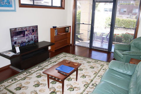 Serenity On Narrabeen Beach - 1Bdr Beachside Retreat - Accommodation Australia 7