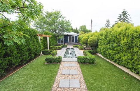 S T U D I O 22 Peaceful Retreat With Garden Views - Local Tourism 5