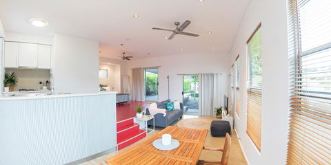 S T U D I O 22 Peaceful Retreat With Garden Views - Local Tourism 1