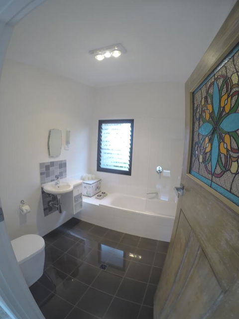 Sinclair Eco House - Accommodation Australia 7